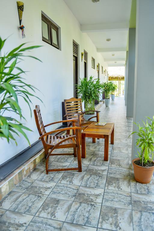Hotel Ancient Village Полоннарува Экстерьер фото