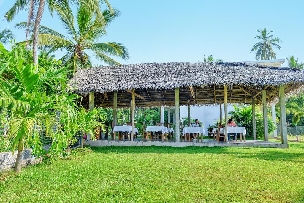 Hotel Ancient Village Полоннарува Экстерьер фото