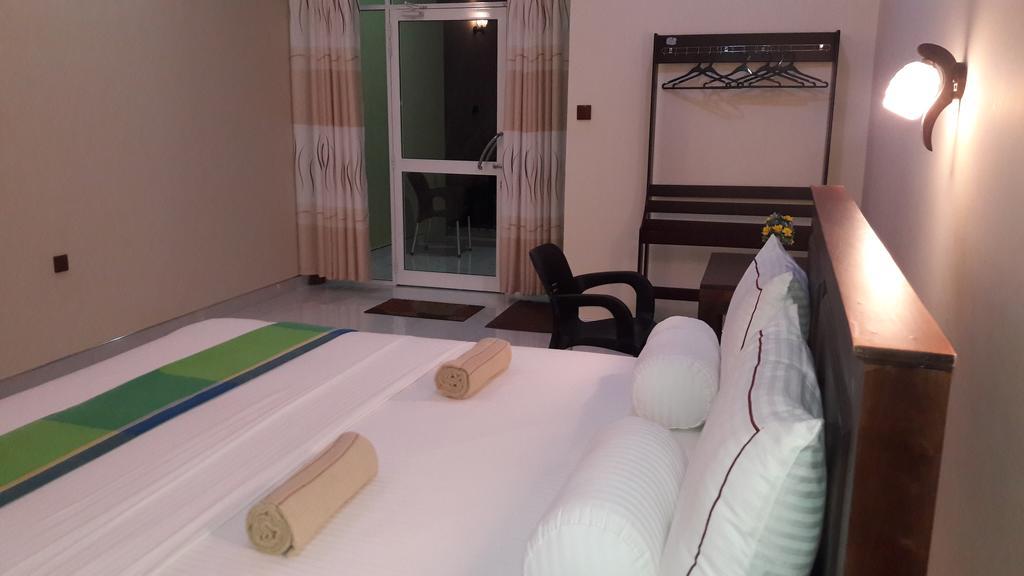 Hotel Ancient Village Полоннарува Экстерьер фото
